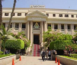 دور الجامعة في بناء ثقافة التعلم المستمر بين الموظفين