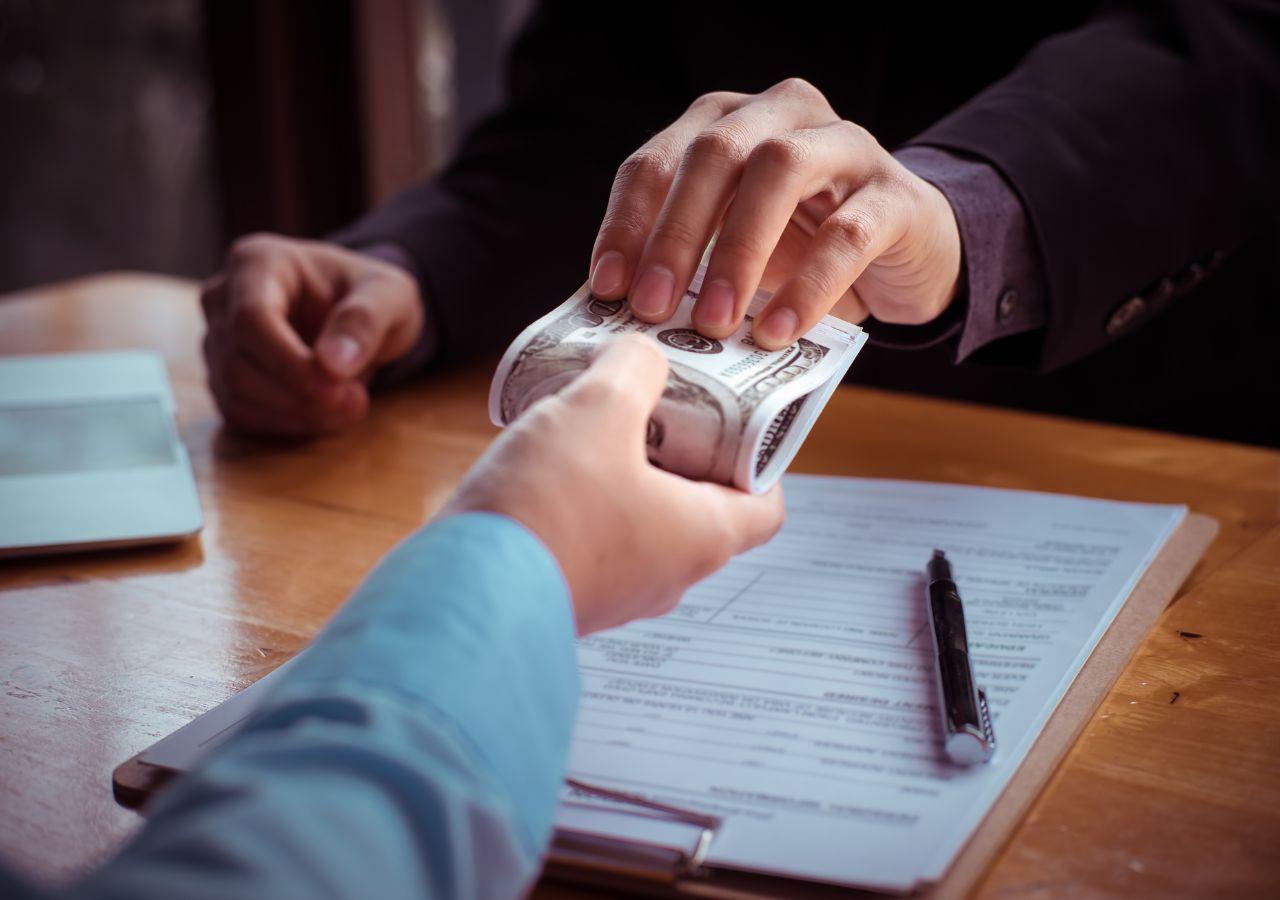 تأثير التحقيقات على سوق العملات الرقمية والإجراءات الاحترازية المستقبلية