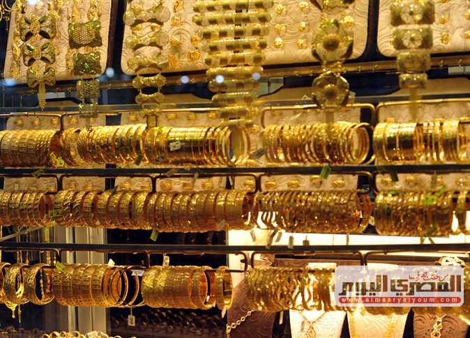 تحليل أسباب انخفاض أسعار الذهب اليوم السبت وتأثيرها على المستثمرين