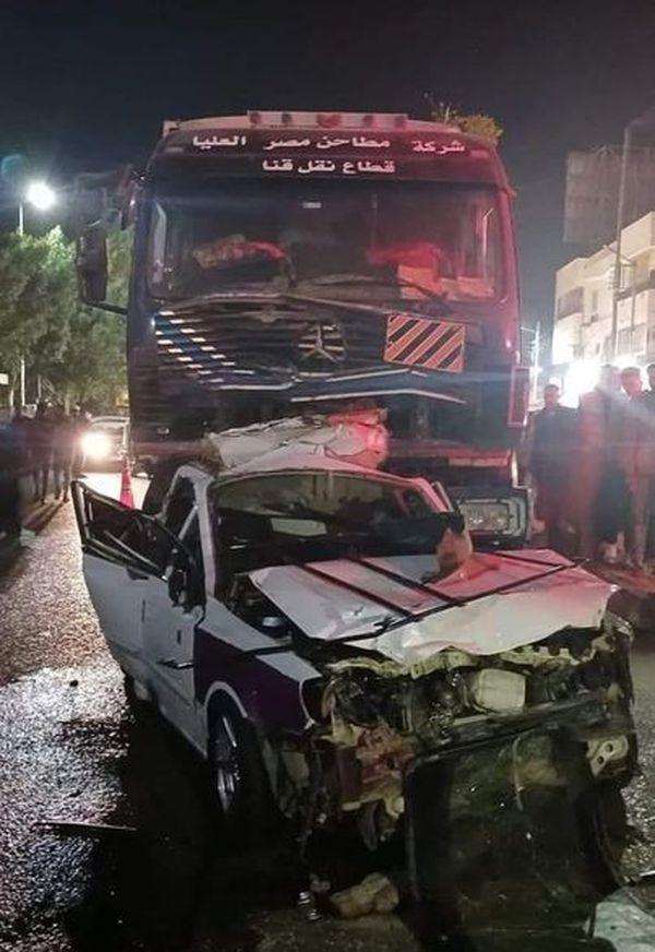 حادث تصادم ربع نقل بتروسيكل في قنا وتأثيره على الحركة المرورية