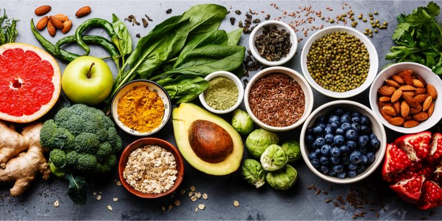 أطعمة ومشروبات تساعد في تخفيف أعراض الدورة الشهرية