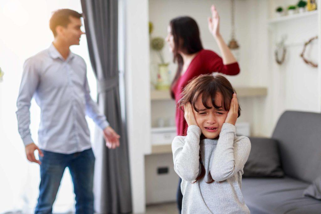 تأثير الخلافات العائلية على العلاقات الأسرية وكيفية التعامل معها
