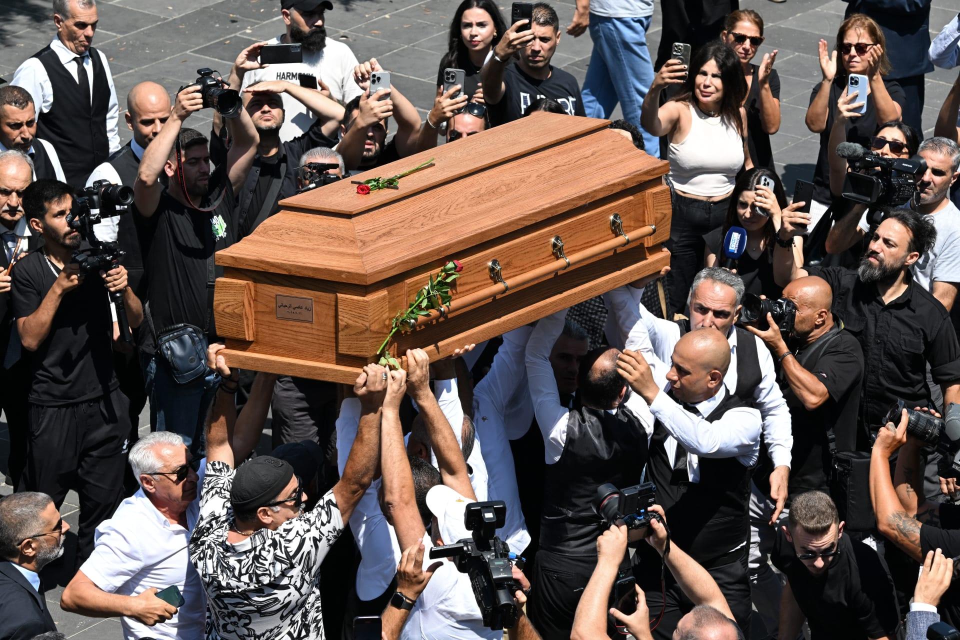 تعازي الأسرة والتعبير عن مشاعر الحزن والدعم الاجتماعي