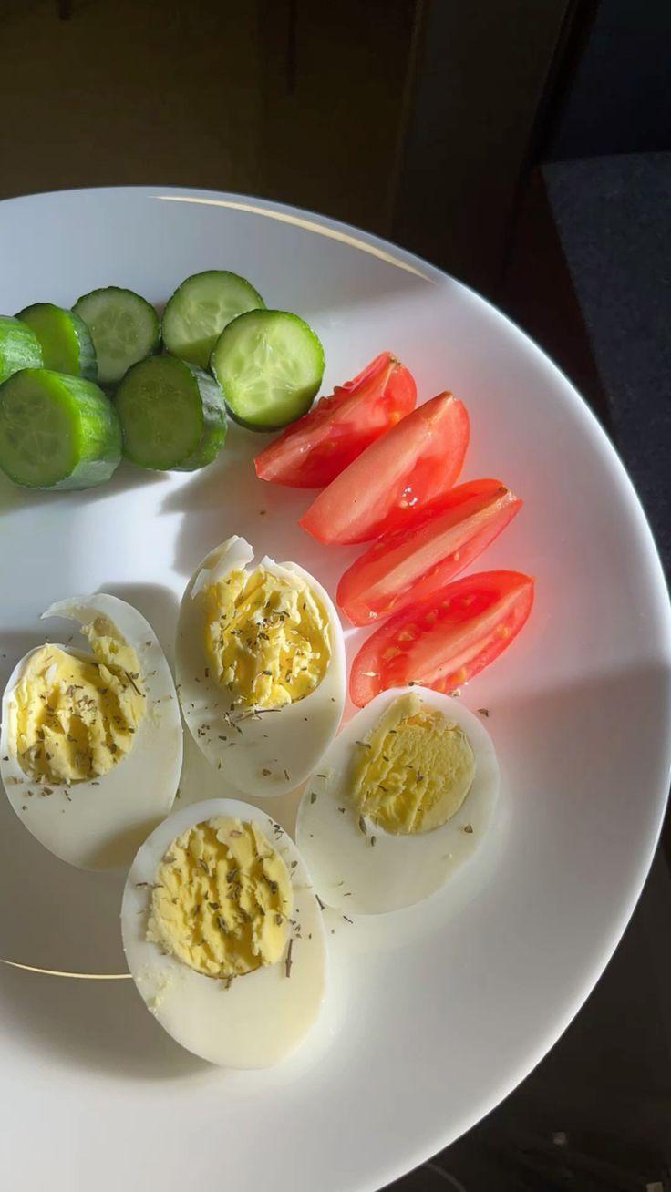 طرق مبتكرة لتحضير البيض لفطور صحي ومتوازن