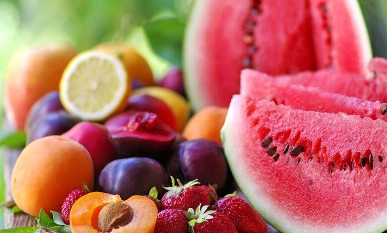 كيفية استبدال الفواكه الضارة بخيارات صحية ومنعشة
