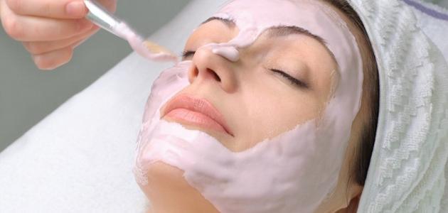 طرق طبيعية لترطيب البشرة وتخفيف حرارة الجسم