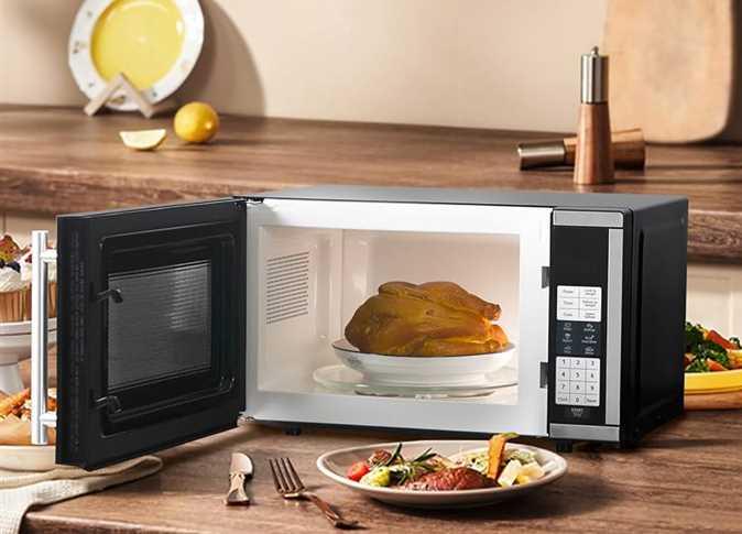 مخاطر إعادة تسخين الأطعمة في المصيف وتأثيرها على الصحة