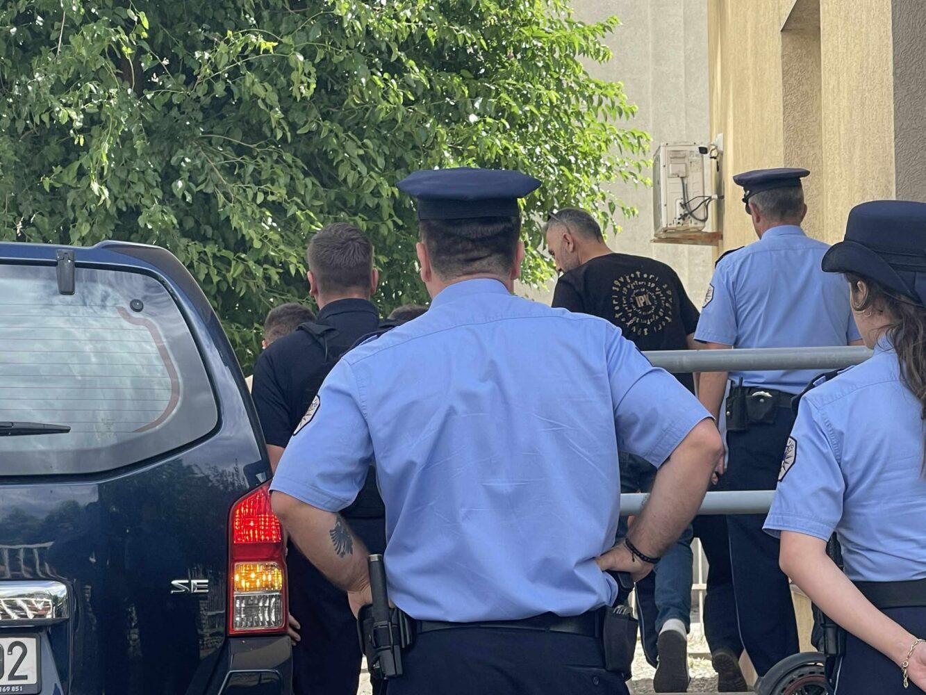 التحقيق الرسمي في واقعة الادعاء بتوقيف مواطن من رجال الشرطة