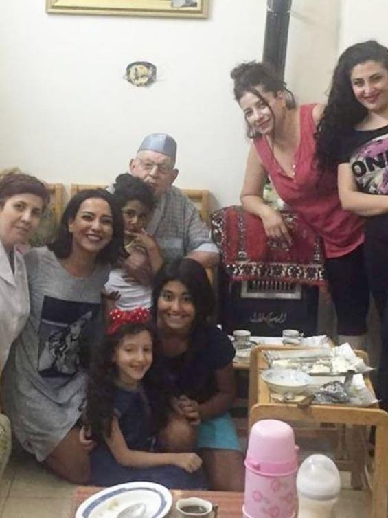 درة تروي تفاصيل رحلة الذكريات مع والدها الراحل