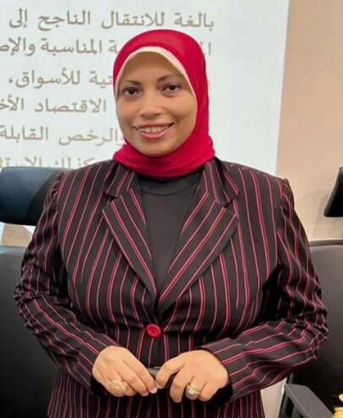 نصائح مشيرة إسماعيل للشباب حول التعامل مع النقد والفتاوى الدينية