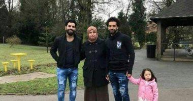 تعرف على أبرز أفراد عائلة محمد صلاح من خلال 15 صورة مع معلومات مفصلة