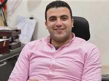 تفاصيل الواقعة والأحداث المحيطة بطعنة الزوجة وإلقاء الأب وابنته من الطابق