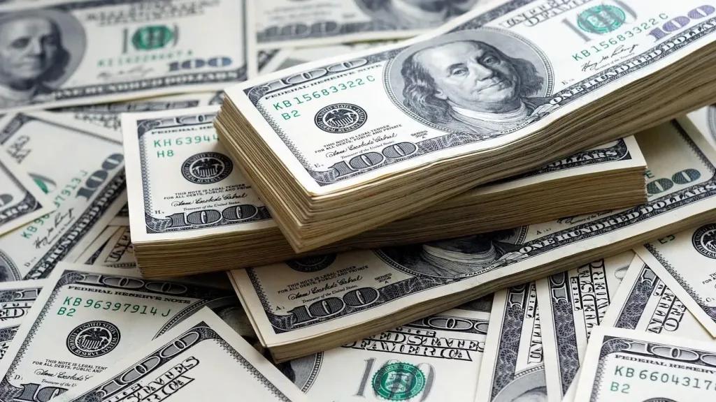 كيف يمكن للمستثمرين الاستفادة من تقلبات سعر الدولار الحالية في مصر