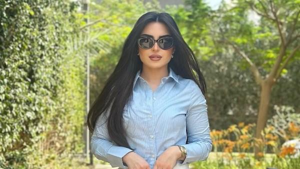حضور متألق بأسلوب راقٍ يعكس شخصية زوجة محمد عواد