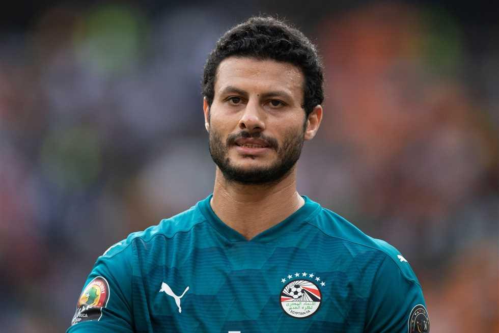 محمد الشناوي ودوره الإنساني في وداع والده بمسقط رأسه