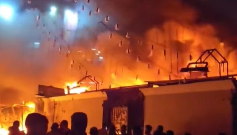 النيران تلتهم محال تجارية وسط زحام مترو شبرا الخيمة