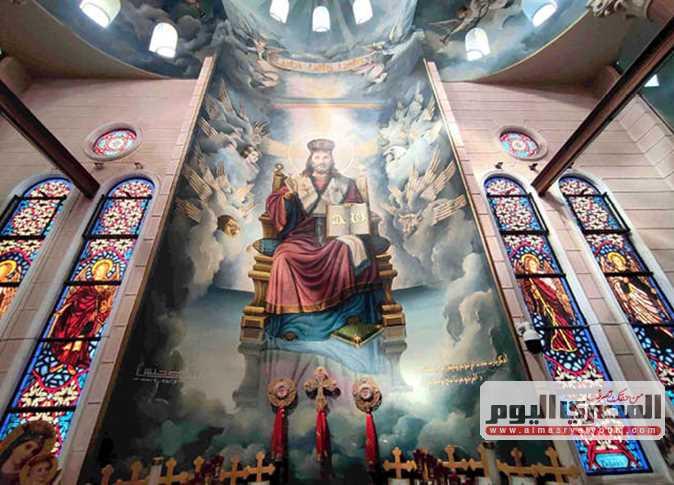 التصميم المعماري والزخارف الفنية التي تميز الكنيسة