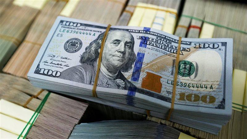 عوامل اقتصادية وسياسية تؤثر على أداء الدولار والعملات الأجنبية