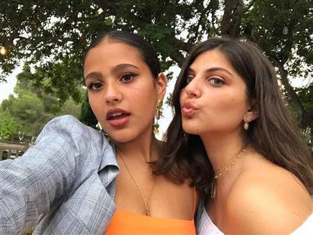 تفاعل المتابعين مع صور الصداقة العائلية لجانا وكنزي