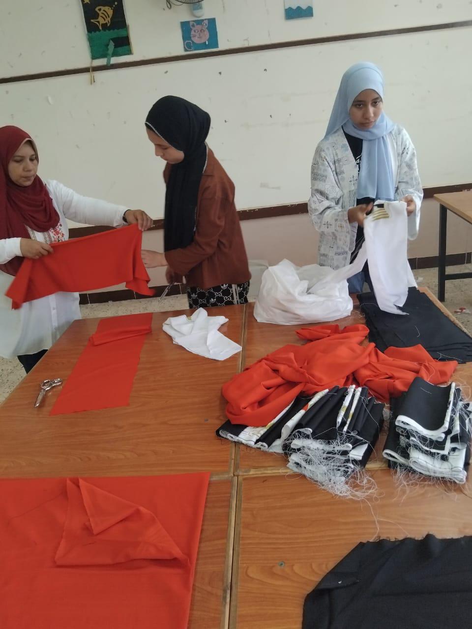 وحدة إنتاج مبتكرة في كفر السنابسة تعزز مهارات الطالبات بعد حادث المنوفية