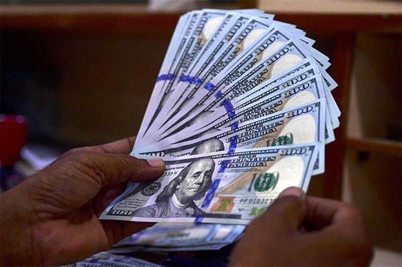 نصائح مهمة للمستثمرين والمُودعين في ظل تقلبات سعر العملة الخضراء