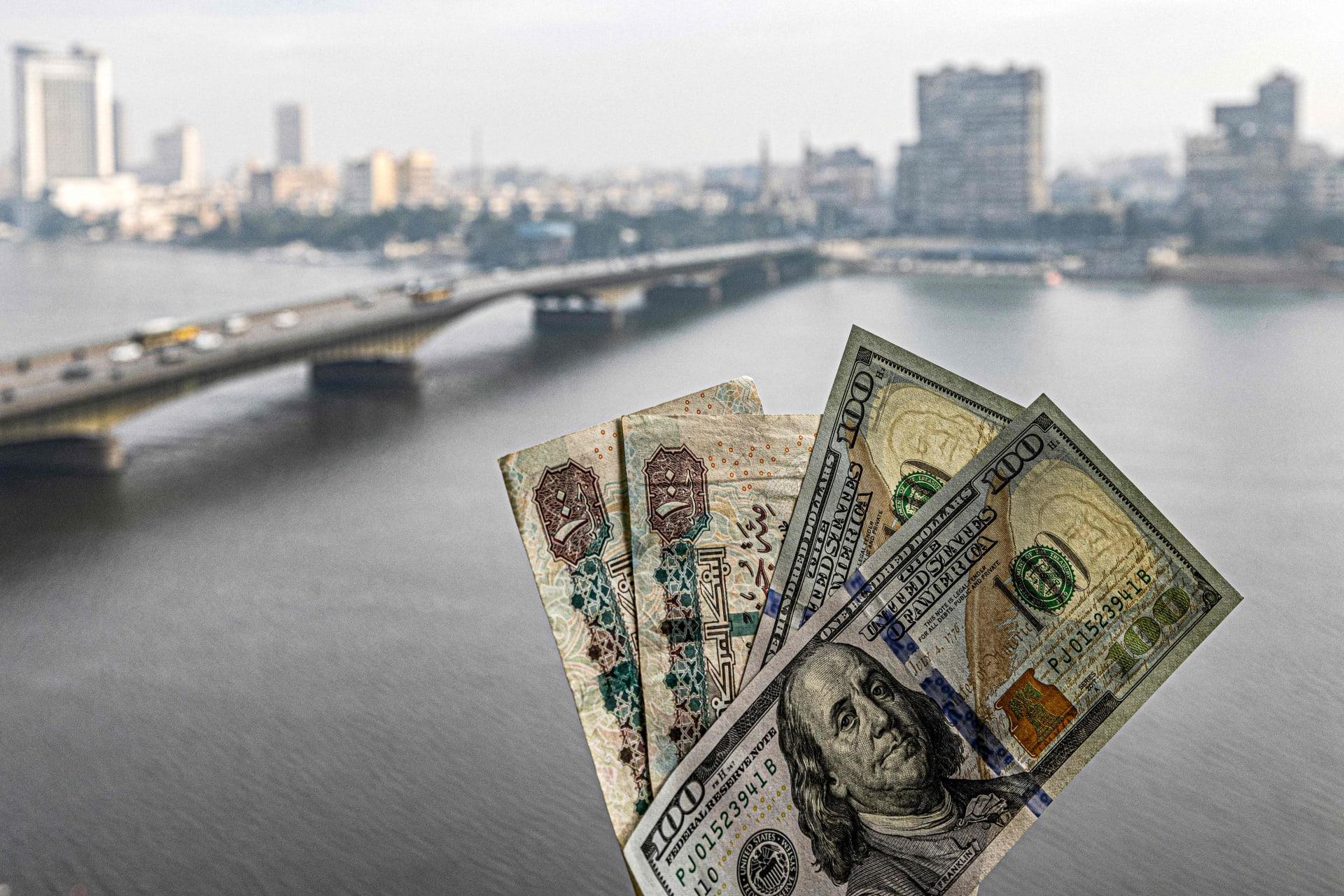 تأثير انخفاض الدولار على سوق المال والاقتصاد المحلي في مصر