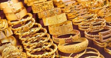 سعر الذهب اليوم الإثنين وتأثير العوامل الاقتصادية العالمية