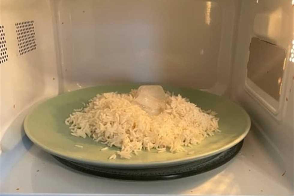 الأخطاء الشائعة عند استخدام مكعب الثلج في طهي الأرز وكيفية تجنبها