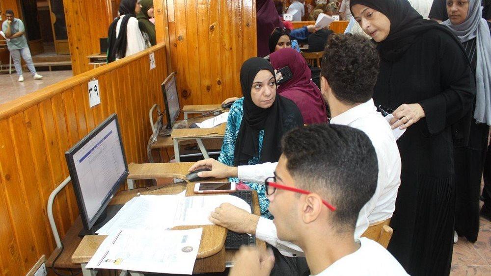 تحليل الحد الأدنى المتوقع للنسب ومؤثرات المنافسة في القبول
