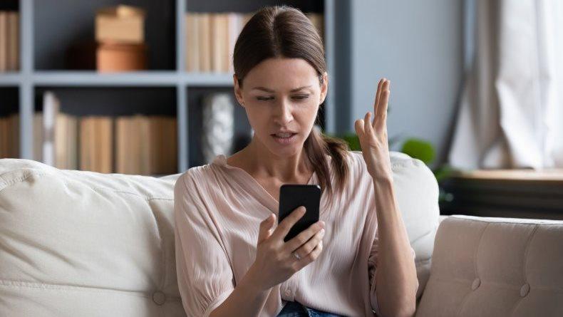 آداب التعامل مع الموبايل أثناء الاستنجاء والاستحمام