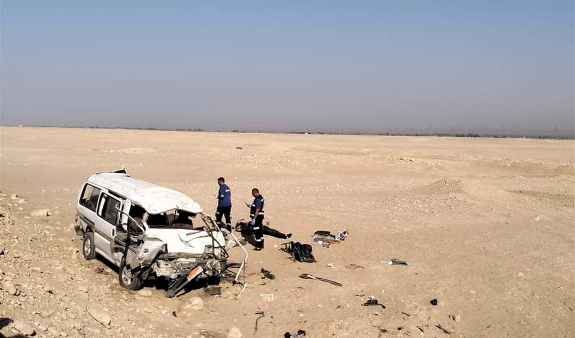 إصابة 10 أشخاص في انقلاب ميكروباص بالطريق الصحراوي الغربي بقنا