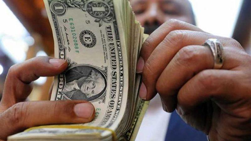 سعر الدولار في السوق المصرفي والحر وتحليل التباين بينهما