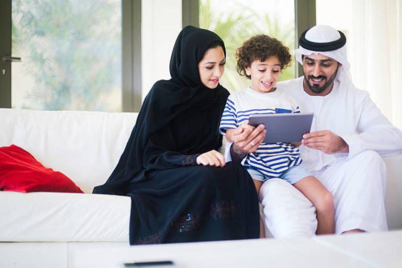 نصائح لتحسين الحوار العائلي حول التكنولوجيا والحد من الهجمات الرقمية