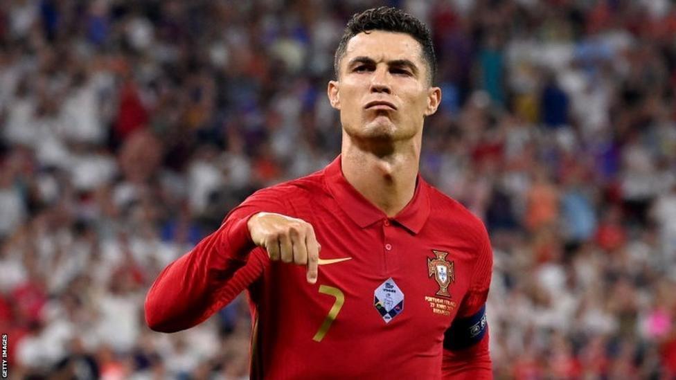 تجربتها الأولى مع كريستيانو اللحظة التي غيرت مسار حياتها أسرار اللقاء الأول بين جورجينا ونجم كرة القدم كيف عبّرت جورجينا عن مشاعرها في أول لقاء
