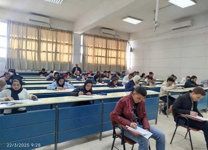 - استراتيجيات توفير المصروفات وتحقيق استفادة مالية للطلاب