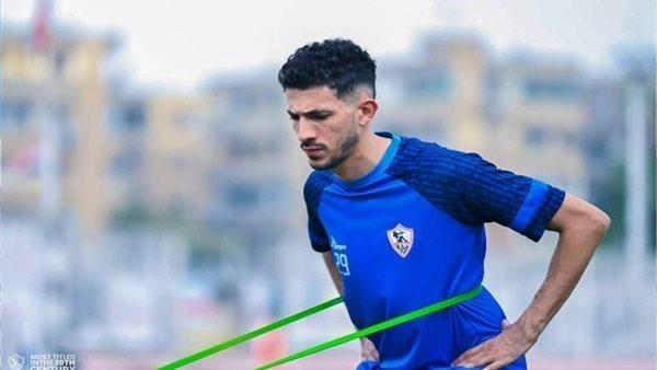 دور اللاعب المستبعد في دعم الفريق من خارج الملعب