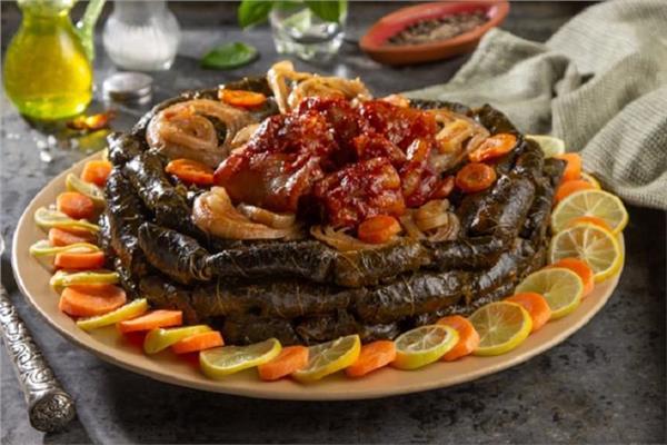 طرق تقديم محشي ورق العنب وإضافة لمسات شرقية تزيد من جاذبيته