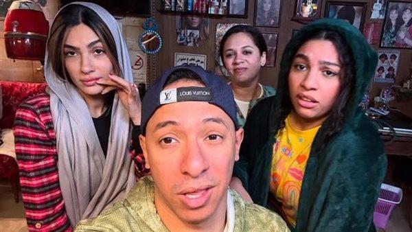 تحليل الشخصيات الغامضة في صورة كواليس العمل