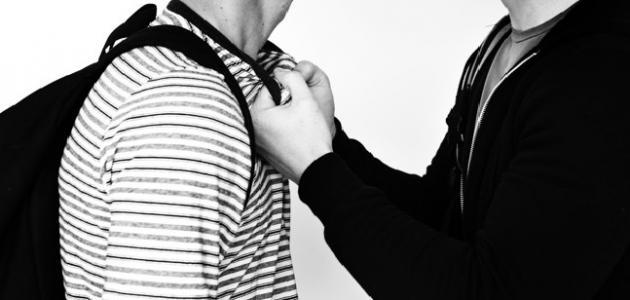 تحليل أسباب تصاعد العنف بين الشباب وتأثيراته المجتمعية