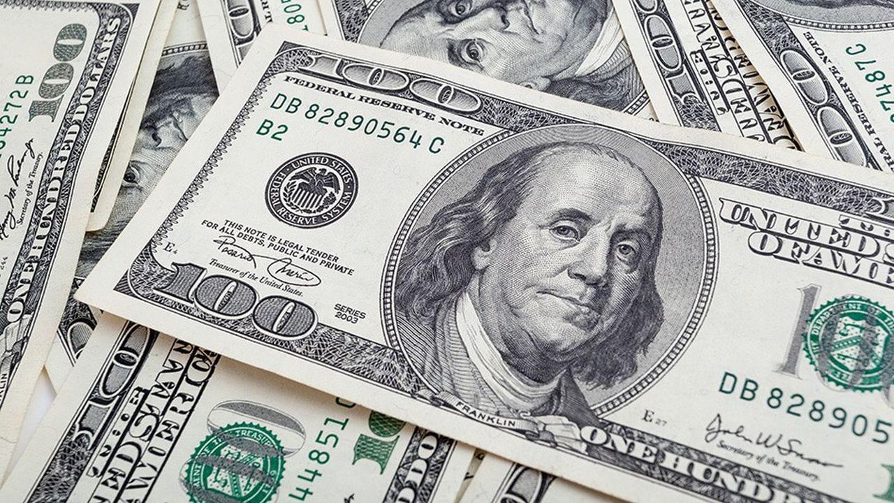 العوامل العالمية التي أدت إلى ارتفاع الدولار مؤخراً