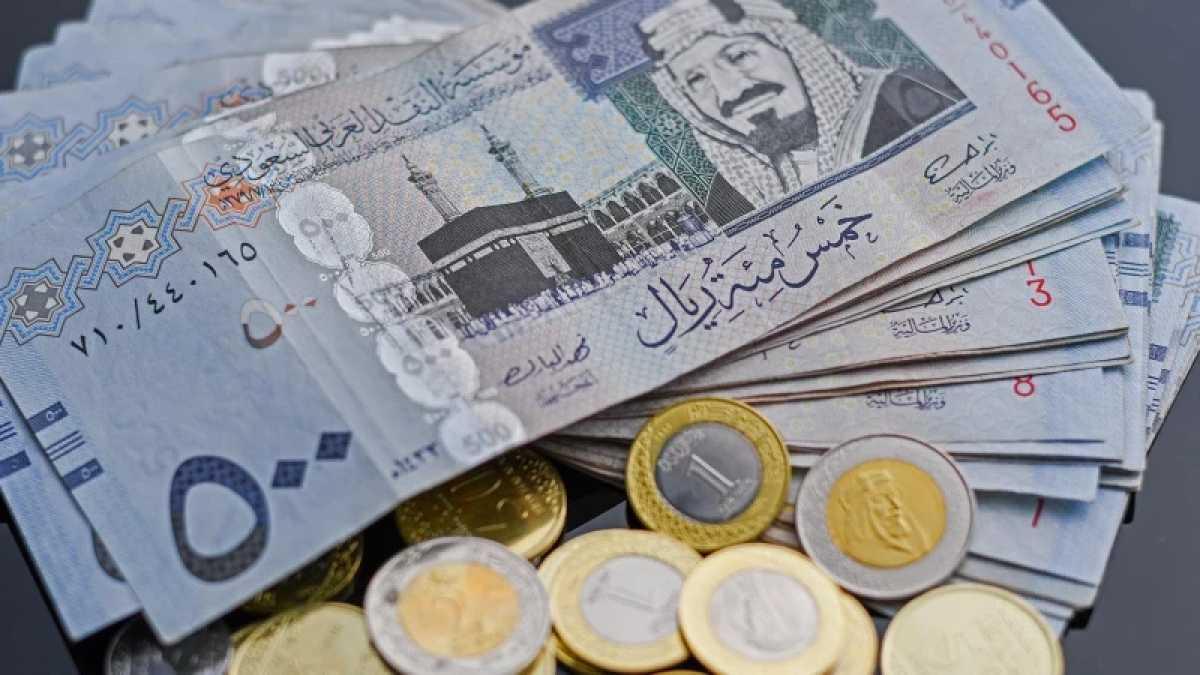كيفية متابعة تحديثات سعر الريال السعودي بشكل يومي في البنوك