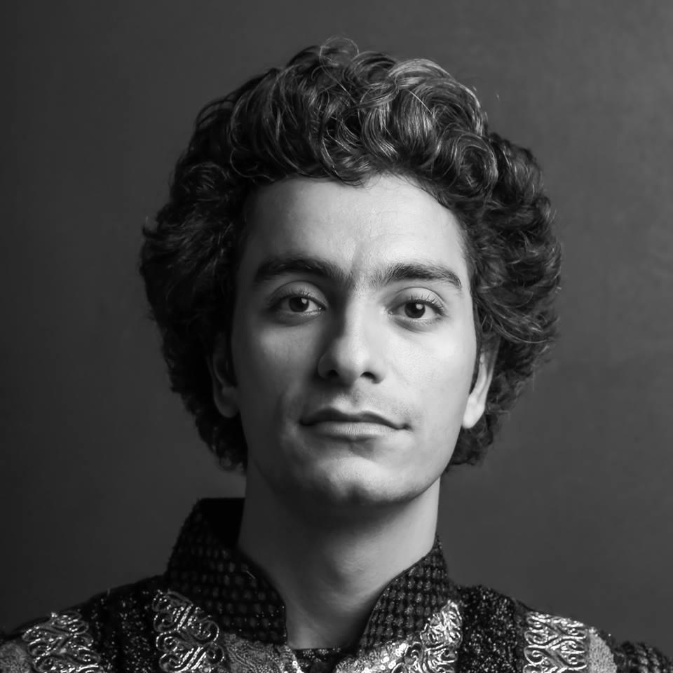 محمد محسن يعبر عن حزنه العميق في ذكرى رحيل شقيقه