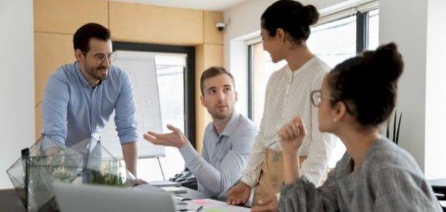 توصيات لتعزيز التواصل الفعّال وحل الخلافات بين النجوم في الوسط الفني