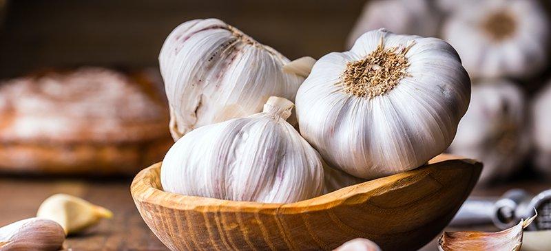 فوائد الثوم في التخلص من فطريات القدم وآلام المفاصل