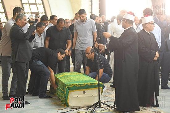 صور وفيديوهات توثق لحظات الحزن والوداع في كفر الشيخ