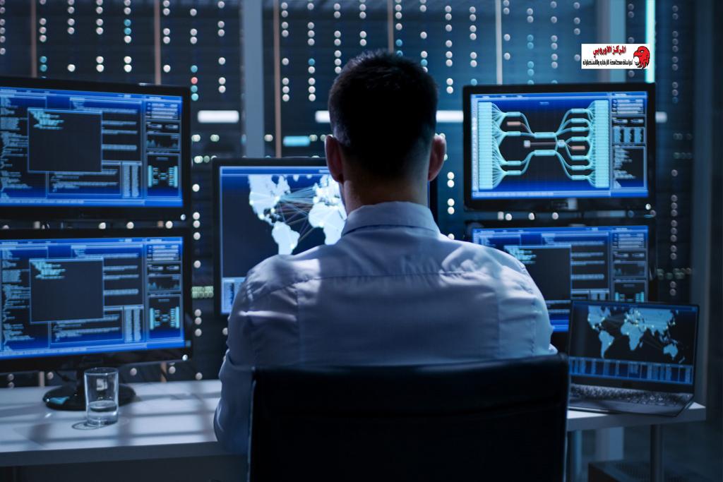 دور الجهات الأمنية في مراقبة وتنظيم المحتوى الرقمي