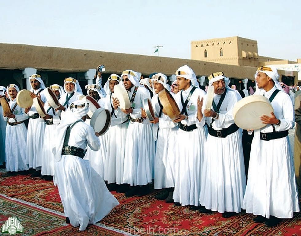 عراقة الفلكلور الشعبي وتأثيره في تعزيز الهوية الثقافية
