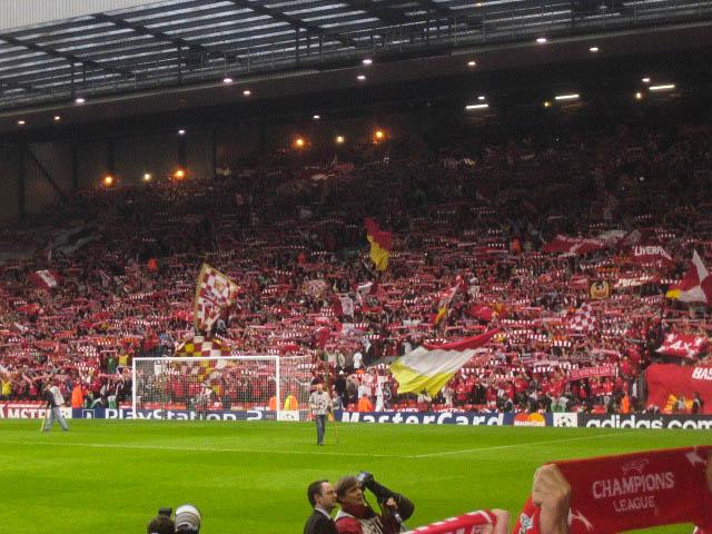 رسائل جماهير ليفربول تتصدر المشهد بعد رد صلاح على يويفا