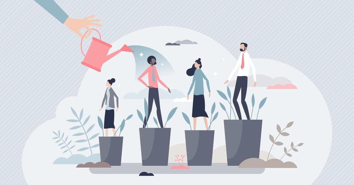 تعزيز دور المعلمين وتطوير مهاراتهم المهنية