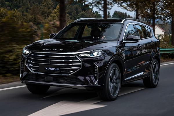 مقارنة تفصيلية للمواصفات والأداء بين جيتور X70 والمنافسين